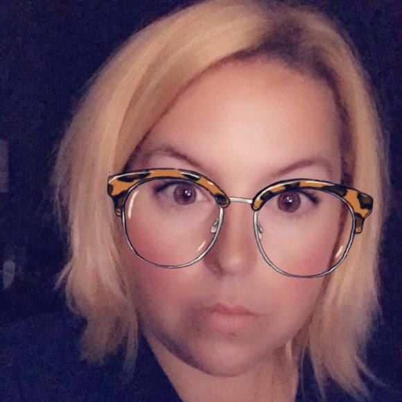 Meet your Posher, Ashley - Picture 1 of 1